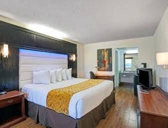 Days Inn By Wyndham Jacksonville South Memorial Hospital Екстер'єр фото
